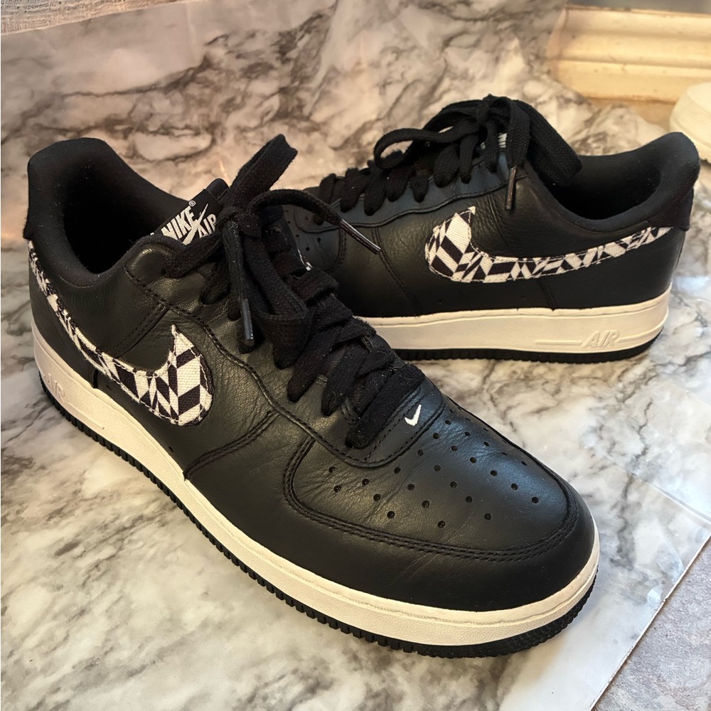 Nike Air Force 1 Swoosh Black